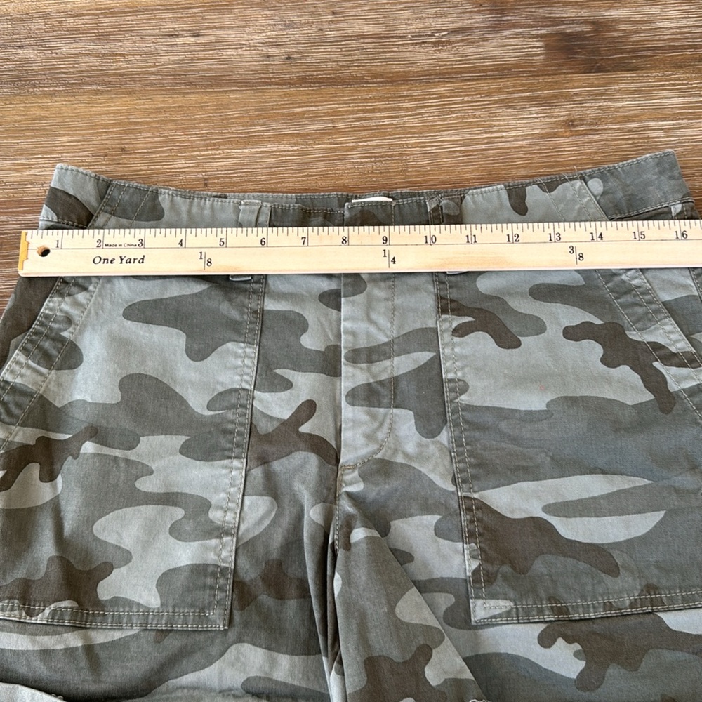 Girlfriend Khaki short size 6 - Picture 4 of 16